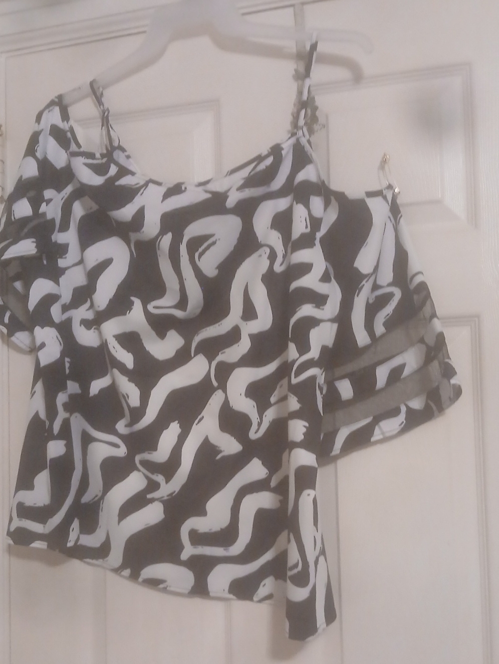Black & White Printed Cold-Shoulder Women's Top